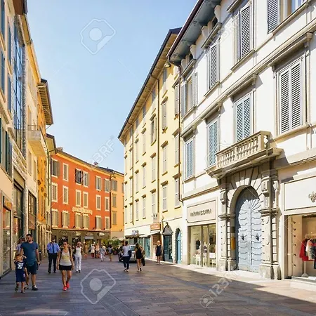 Carrara Deluxe アパート *